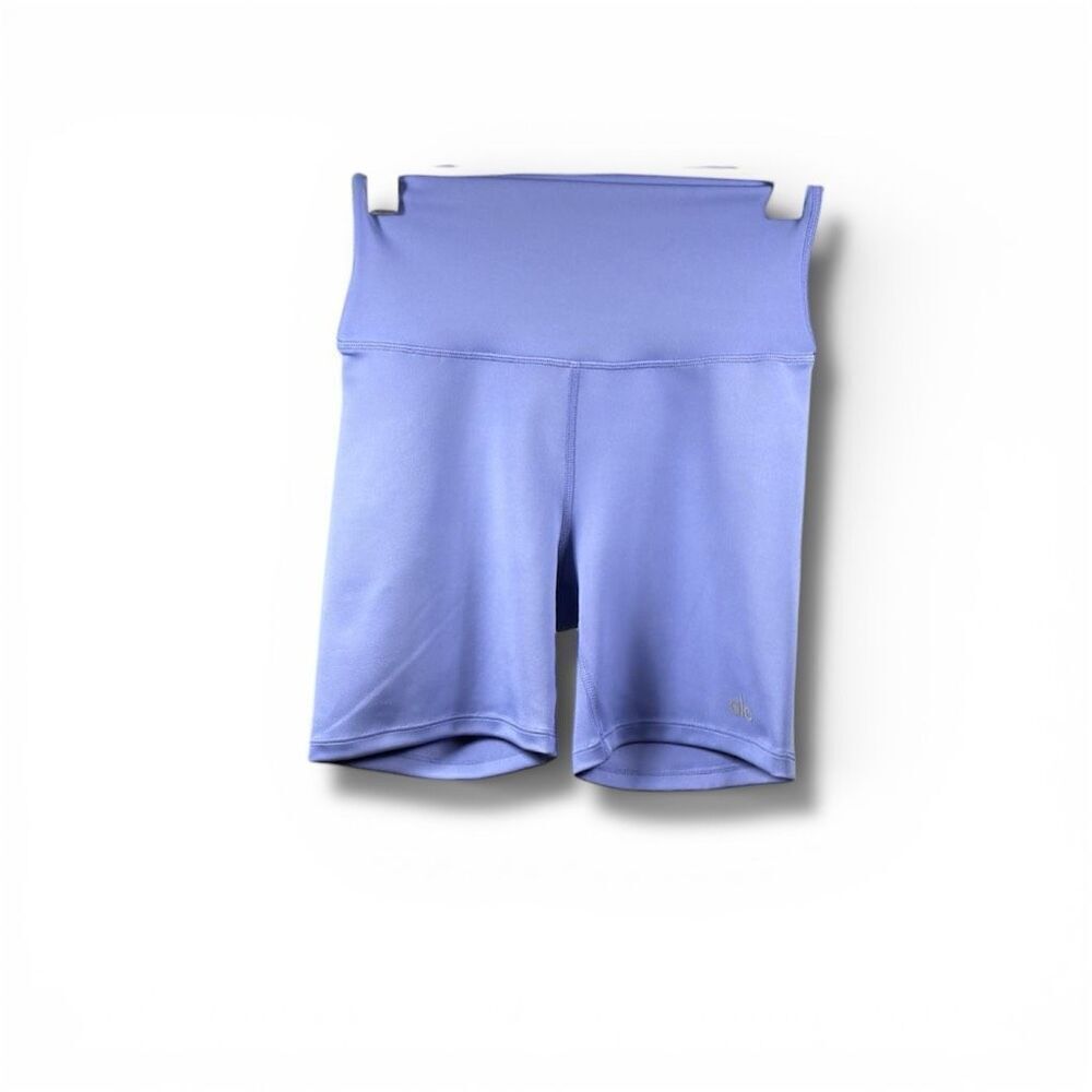 ALO Yoga NWT Airlift Energy Short Energy Boost in Periwinkle Size XS